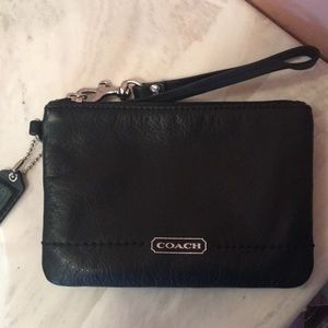 Classy Coach Wristlet! 😁💄